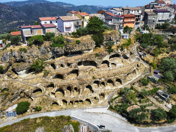 grotte rupestri.jpeg