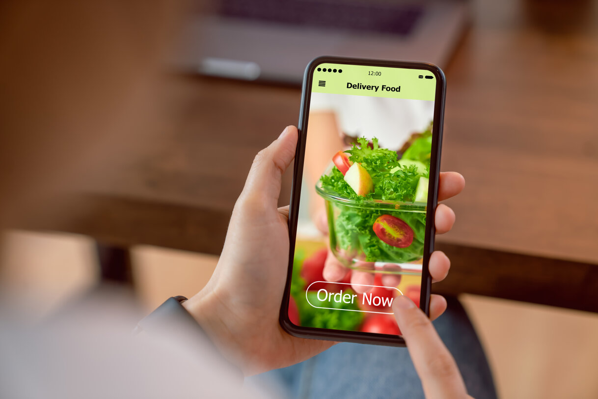 vecteezy_woman-using-food-delivery-app_1227031.jpeg vecteezy_woman-using-food-delivery-app_1227031.jpeg