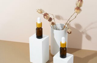 composizione-di-diversi-prodotti-naturali-per-la-cura-di-se.jpeg composizione-di-diversi-prodotti-naturali-per-la-cura-di-se.jpeg