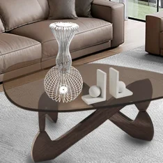 Telaio per base lampada scultorea in filo di ferro bianco, forma a vaso con dettagli geometrici, stile moderno Telaio per base lampada scultorea in filo di ferro bianco, forma a vaso con dettagli geometrici, stile moderno