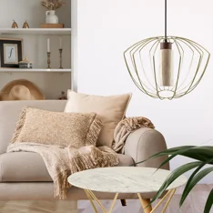 Telaio per paralume in filo di ferro con struttura bulbosa e simmetrica che ricorda la forma di una nocciola, composto da archi curvi e anelli concentrici Telaio per paralume in filo di ferro con struttura bulbosa e simmetrica che ricorda la forma di una nocciola, composto da archi curvi e anelli concentrici