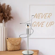 Telaio per paralume cilindrico in filo di ferro con struttura a spirale, dal design moderno e minimale Telaio per paralume cilindrico in filo di ferro con struttura a spirale, dal design moderno e minimale