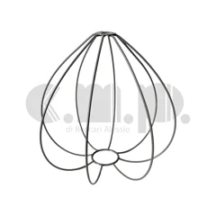 Telaio per base lampada in filo di ferro, struttura bulbosa con simmetria verticale e profilo decorativo Telaio per base lampada in filo di ferro, struttura bulbosa con simmetria verticale e profilo decorativo