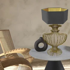 Telaio per base lampada in filo di ferro dorato, design contemporaneo per ambienti sofisticati Telaio per base lampada in filo di ferro dorato, design contemporaneo per ambienti sofisticati