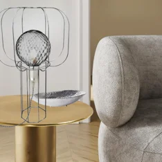 Telaio per lampada completa in filo di ferro con struttura geometrica bulbosa e base ottagonale, dal design leggero e decorativo, ideale per ambienti moderni o industriali Telaio per lampada completa in filo di ferro con struttura geometrica bulbosa e base ottagonale, dal design leggero e decorativo, ideale per ambienti moderni o industriali