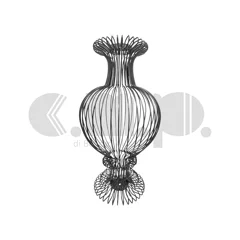 Telaio per base lampada in filo di ferro, silhouette armoniosa con aperture svasate e geometria complessa Telaio per base lampada in filo di ferro, silhouette armoniosa con aperture svasate e geometria complessa