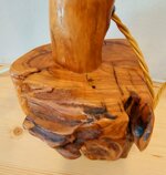 lampada-da-tavolo-in-legno-dulivo-e-vetro