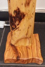 lampada-da-terra-in-tronco-di-pioppio-e-base-in-ulivo-con-luce-led