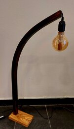 lampada-artigianale-in-abete-con-base-in-ulivo