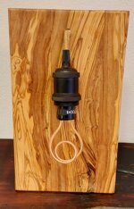 lampada-da-tavolo-in-legno-dulivo-con-bulbo-decorativo