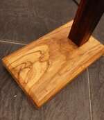 lampada-artigianale-in-abete-con-base-in-ulivo