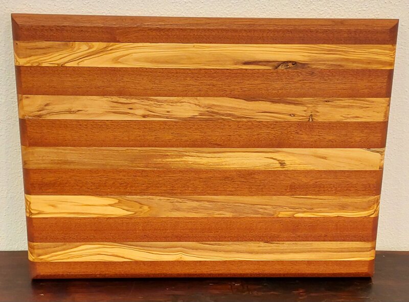 tagliere-in-legno-a-strisce