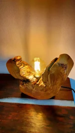 lampada-scultura-in-legno-dulivo