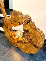 lampada-da-terra-artigianale-in-legno-di-ulivo