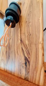 lampada-da-tavolo-in-legno-dulivo-con-bulbo-decorativo