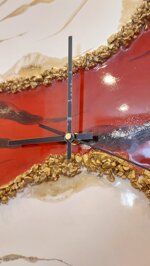 orologio-da-parete-in-resina-con-dettagli-dorati