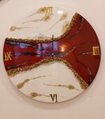 orologio-da-parete-in-resina-con-dettagli-dorati