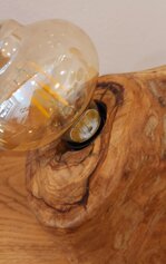 lampada-artigianale-in-legno-dulivo-con-doppio-bulbo