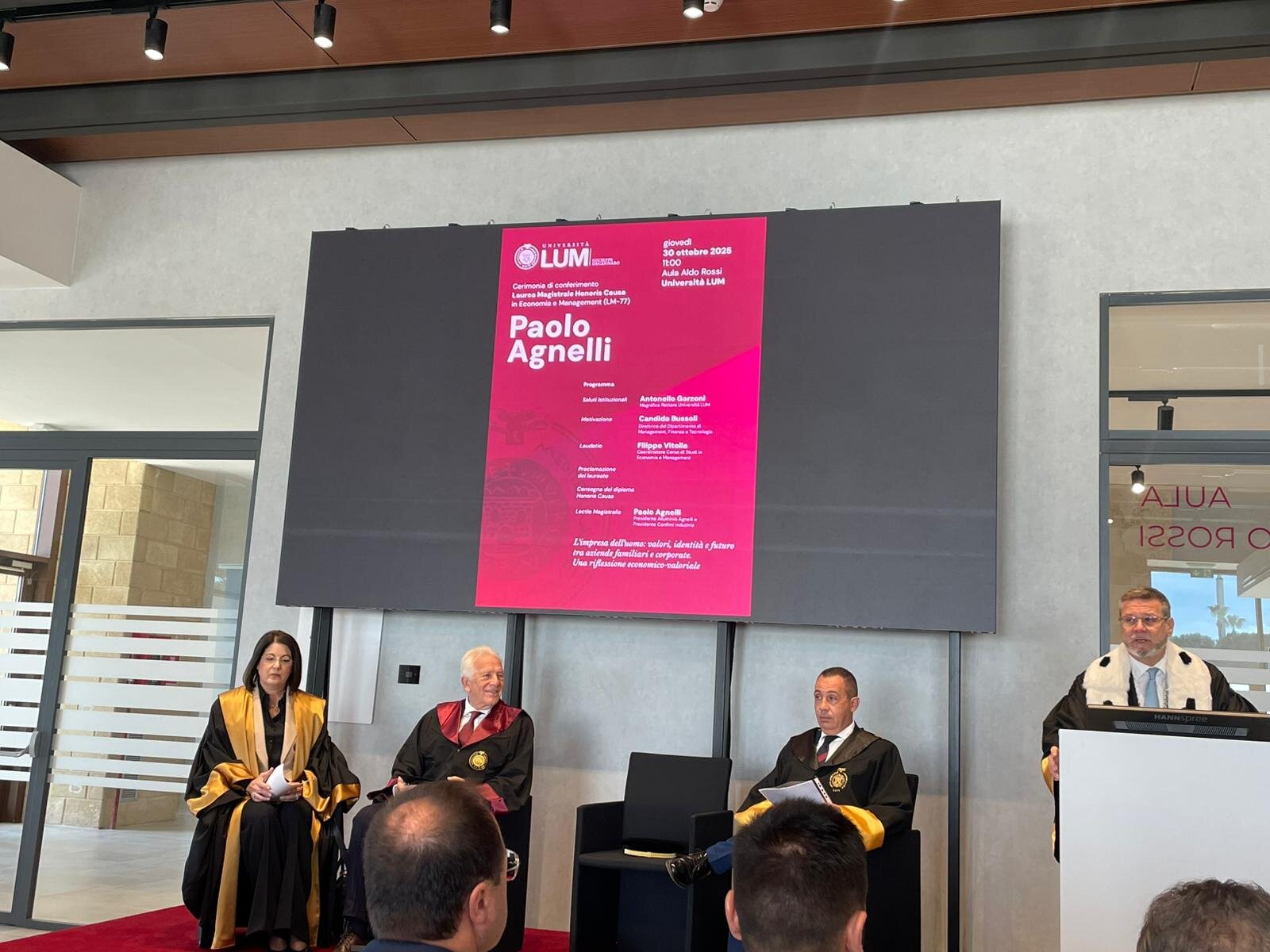 Presso la Lum laurea Magistrale Honoris Causa in Economia e Management a Paolo Agnelli Presso la Lum laurea Magistrale Honoris Causa in Economia e Management a Paolo Agnelli