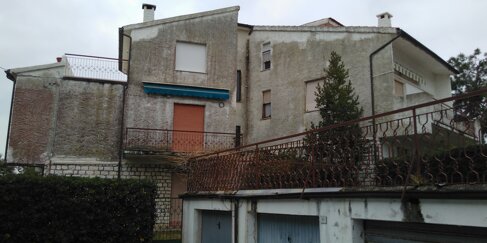 Cond. Mareverde Marcelli PRIMA Facciate ammalorate causa presenza di alghe a seguito di vicinanza al mare