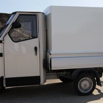 Furgone Pubblicitario in Vetroresina su Ape 50 Questo sistema ti consente di non rinunciare alla pubblicità mentre trasporti merci.