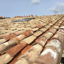 Tetto realizzato con tegole sarde