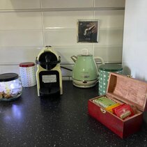 Macchina caffè nespresso e teiera