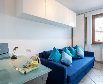 Divano letto e scrivania