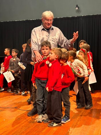 stefano e bimbi 19.jpeg stefano e bimbi 19.jpeg