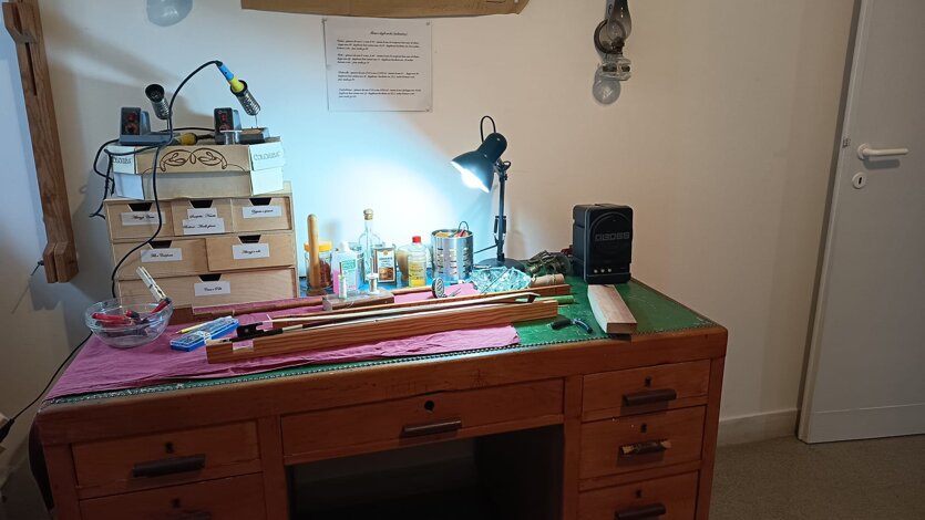 scrivania archettaio 1.jpeg scrivania archettaio 1.jpeg