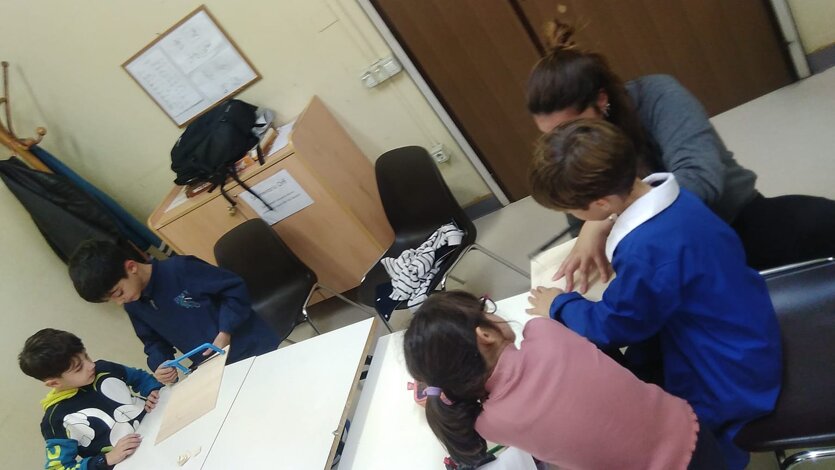 bimbi segano poche faccie.jpeg bimbi segano poche faccie.jpeg