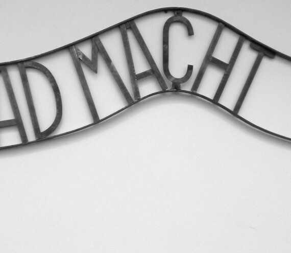 Spread macht frei Iron/Ferro, 150x50 cm, 2012
