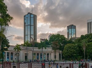 torre-la-previsora-plaza-venezuela-1982.webp