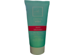 Tubetto di crema viso antirughe Lady Venezia da 100 ml con acido ialuronico e attivi vegetali; confezione nei toni del verde acqua con scritte bianche e fascia centrale bordeaux. ENTRATA LIBERA SHOPPING via Marco Emilio Lepido 54/4E 40132 Bologna Borgo Panigale