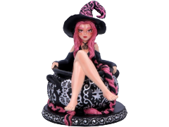 Statuina di strega Nemesis Now modello Baie Rose (misura 16 cm), raffigurata con capelli rosa e cappello coordinato mentre siede comodamente sopra un grande calderone nero decorato con motivi bianchi. Il negozio si trova a Bologna, in Via Marco Emilio Lepido 54/4E. Statuina di strega Nemesis Now modello Baie Rose (misura 16 cm), raffigurata con capelli rosa e cappello coordinato mentre siede comodamente sopra un grande calderone nero decorato con motivi bianchi. Il negozio si trova a Bologna, in Via Marco Emilio Lepido 54/4E.