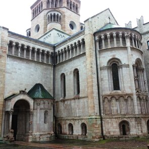 ABSIDE CATTEDRALE SAN VIGILIO PORTICOLO CON NODO ALLA COLONNA
