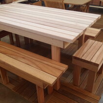 tavolo e panche in legno esotico