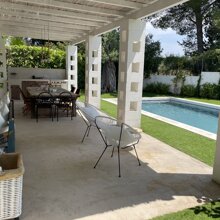 Patio, tavolo da pranzo e cucina