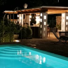 Piscina in notturna e Patio illuminato