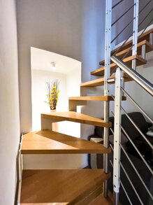Scala di accesso al mezzanino letto matrimoniale