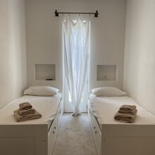 Camera da letto con tre letti singoli