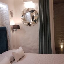 Camera da letto e piccolo atrio esterno