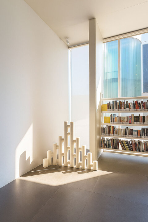 break area interior design, metal furniture for fooding area, minimal interior design project, break area in a library, break area il pertini cinisello, link movisi, partition screen design, design spazi polifunzionali, multifunctional space design