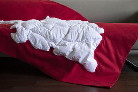 cuore d'italia product design, cuore d'italia quilted blanket, italian unification exhibition, italian product design, italian borders redefined in product design, human heart made with italian regions, red quilted italian blanket, 