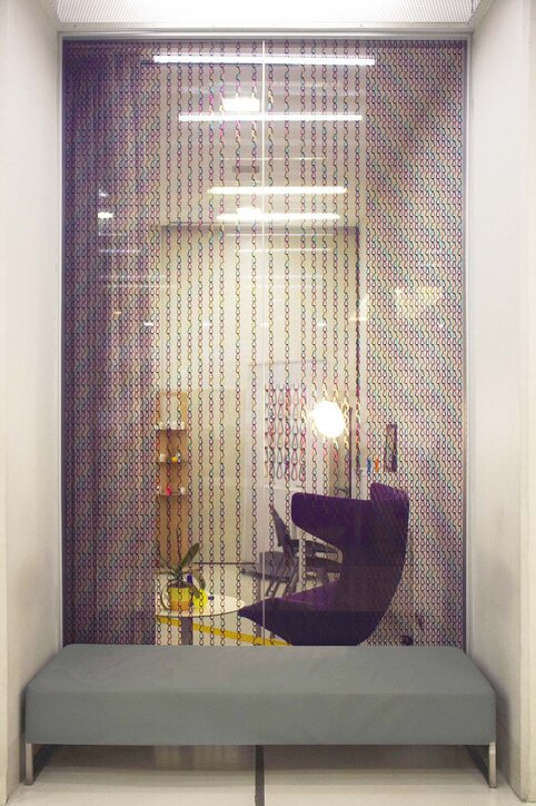 creative windows graphics, design vetrofania, designer vetrofania milano, 2d curtain graphics, makers space il pertini, il pertini cinisello, makerspace design, cultural space interior design, 