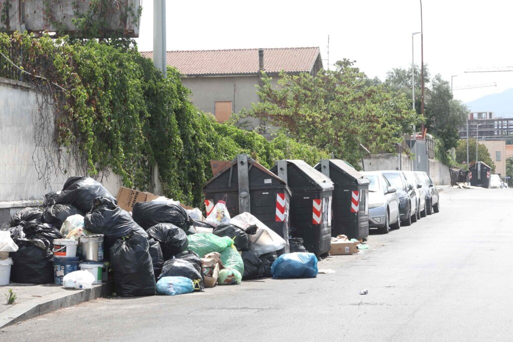 LA PROPOSTA - Roma più pulita? Cambiate i bidoni
