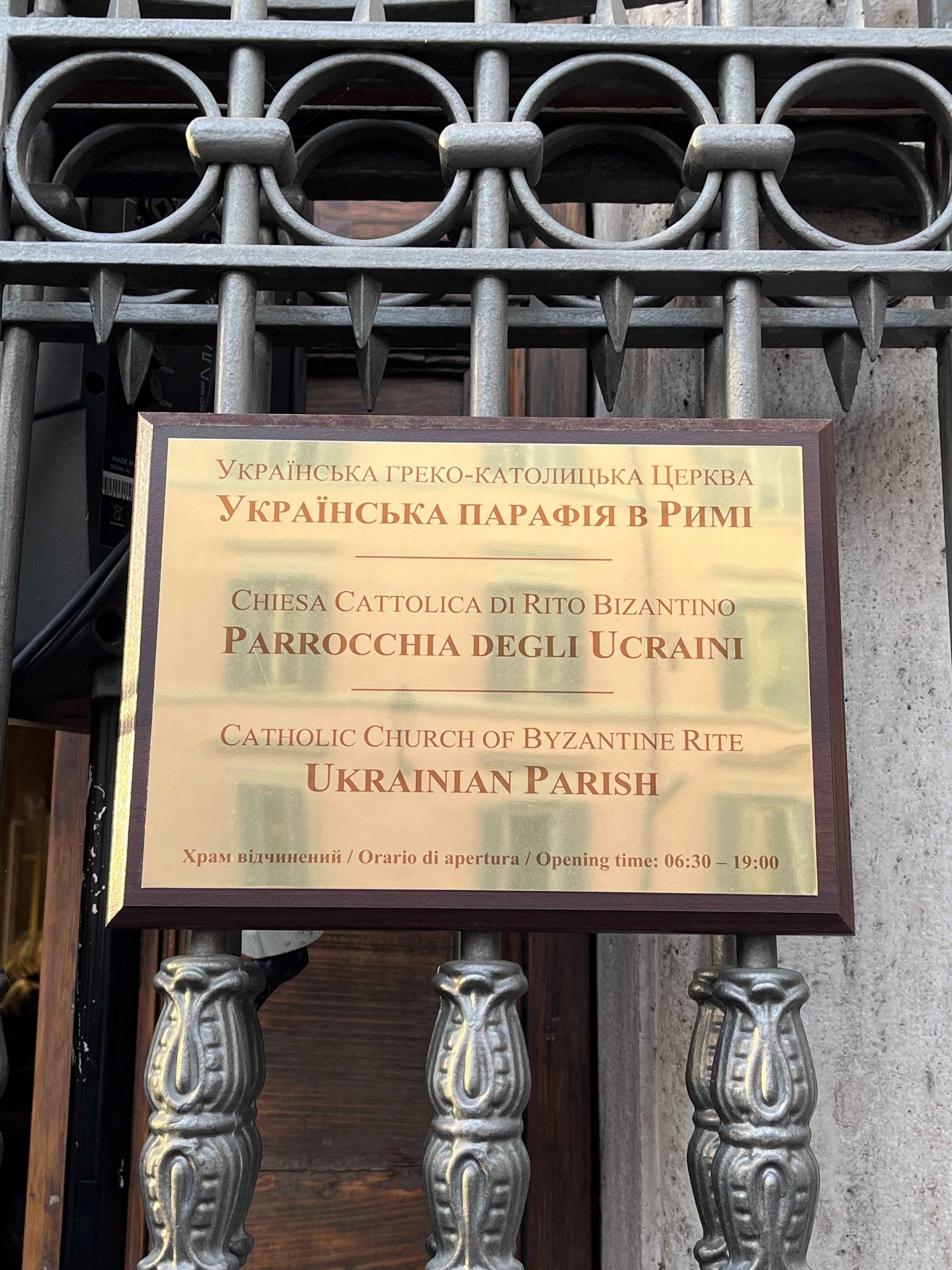 Roma, paura e dolore nella parrocchia degli ucraini: "Non pensavamo che Putin avrebbe invaso davvero"