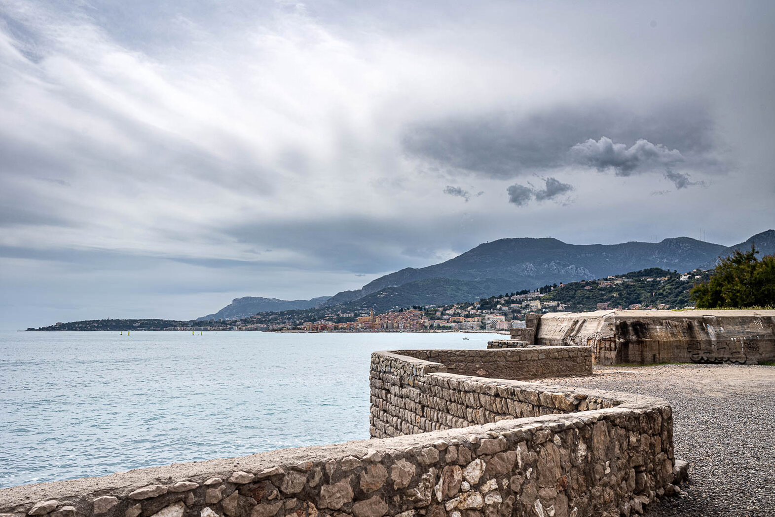 Ventimiglia porta d'Occidente, profumo di mare nelle grotte dei Cro-magnon