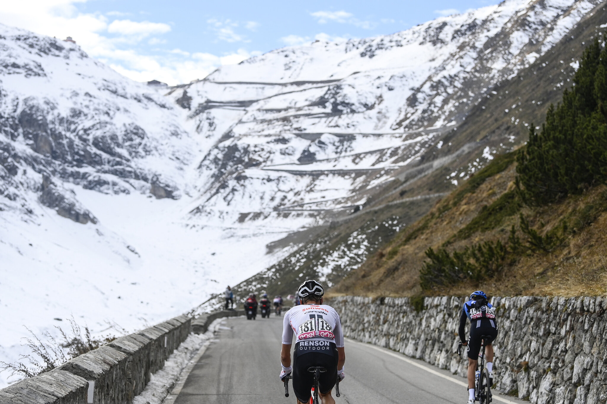 Un Giro fra mille pensieri, aspetteremo i ciclisti con una gioia da bambini