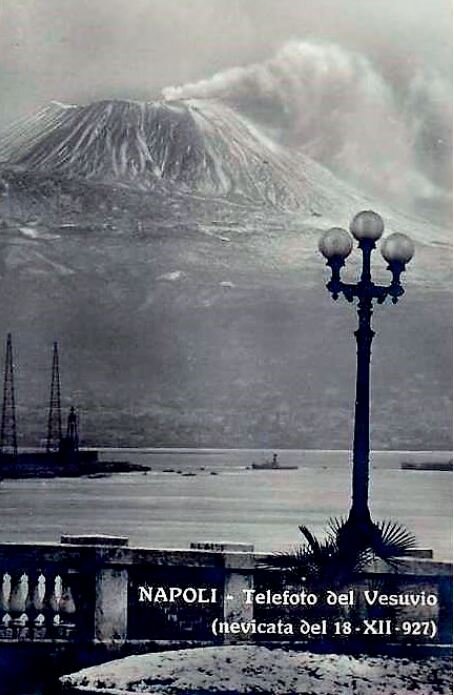 La recensione - La neve che bagna Napoli